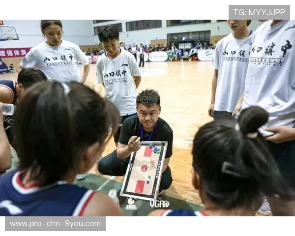 篮球明星退役转型教练引领新一代，篮球明星退役后的生活