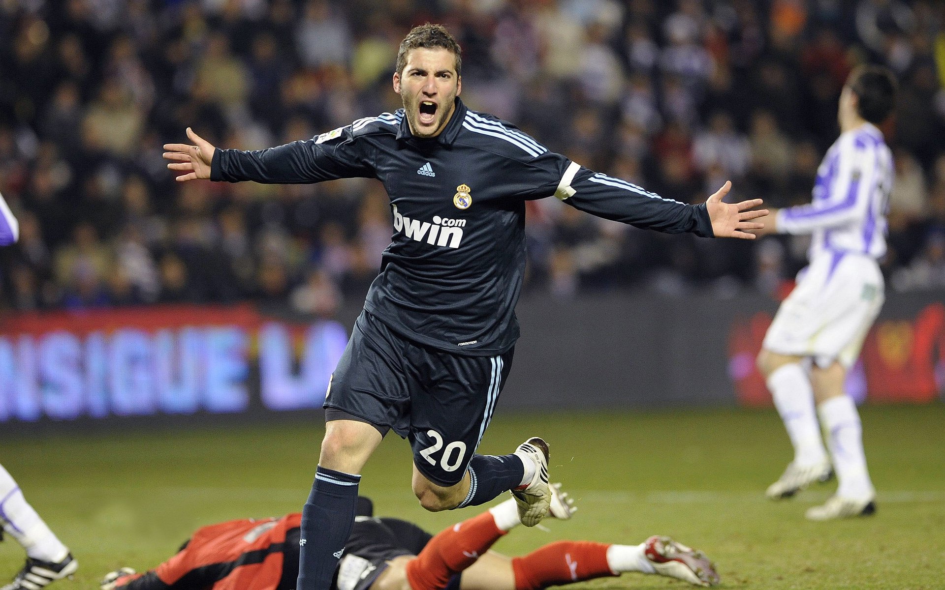 中国足球职业联赛比赛视频技术保障水平提升,中国足球职业联赛正式开始